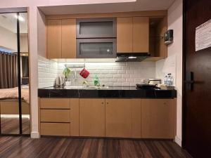 Кухня або міні-кухня у LUXURY CASA DE PARCO Apartment Near AEON MALL, THE BREEZE, ICE BSD