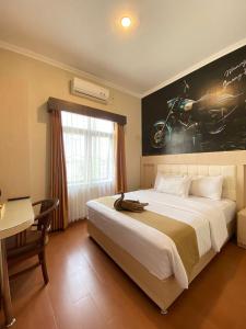 Voodi või voodid majutusasutuse Ayuri Hotel Malioboro toas