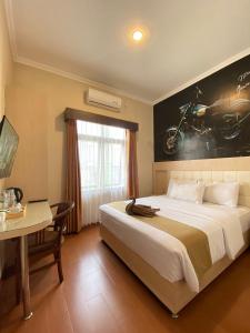 Voodi või voodid majutusasutuse Ayuri Hotel Malioboro toas