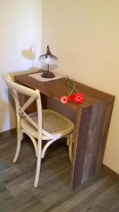 a desk with a chair and a table with a lamp at Agriturismo Rossococomero in Sirolo