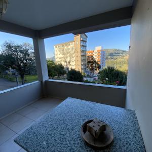 馬塞利諾拉莫斯的住宿－Pousada Villa Koller，市景阳台的碗
