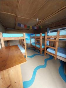 Palanda nebo palandy na pokoji v ubytování Open Gate Hostel Hawaii
