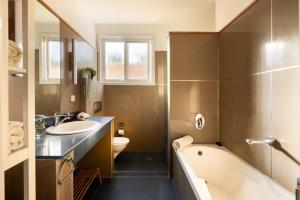 Bathroom sa Caesarea Sea-Side Exquisite Retreat by Sea N' Rent