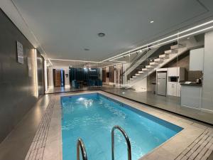 a large swimming pool in a building with a staircase at شاليهات راف in Khamis Mushayt