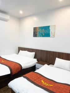 Ένα ή περισσότερα κρεβάτια σε δωμάτιο στο Adal Motel