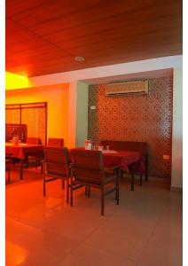 מסעדה או מקום אחר לאכול בו ב-Hotel Aramana