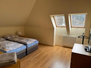 Postel nebo postele na pokoji v ubytování Bystra 150