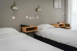 Llit o llits en una habitació de Messini Hotel