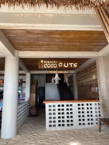 תעודה, פרס, שלט או מסמך אחר המוצג ב-Boracay Coco Huts