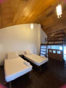 מיטה או מיטות בחדר ב-Boracay Coco Huts