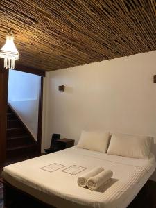 מיטה או מיטות בחדר ב-Boracay Coco Huts