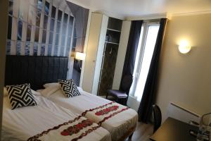 Rúm í herbergi á Hôtel Princesse Isabelle