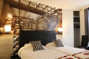 Rúm í herbergi á Hôtel Princesse Isabelle