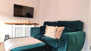 Posezení v ubytování Top floor 1BR apartment central Matlock