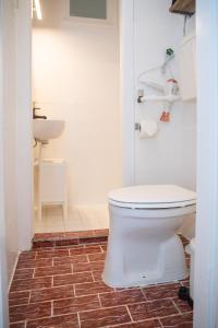 a bathroom with a toilet and a sink at Cozy City Apartments in center K28 in Vienna