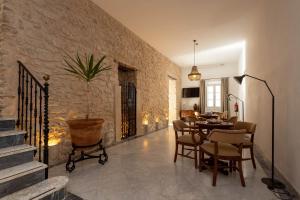 a dining room with a table and chairs at Hotel Tugasa Casa Palacio Medina Sidonia in Medina Sidonia