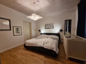Tempat tidur dalam kamar di Ferienhaus Villa Mullewapp