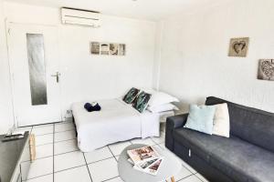 Гостиная зона в Palm Beach area - 1 bedroom flat
