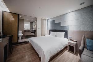Postel nebo postele na pokoji v ubytování Hub Hotel Kaohsiung Yawan Branch
