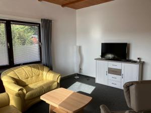 Μια τηλεόραση ή/και κέντρο ψυχαγωγίας στο Ferienwohnung Stiege