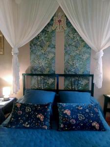 a bedroom with a blue bed with a wall at Une chambre en Provence in Correns +17 photos