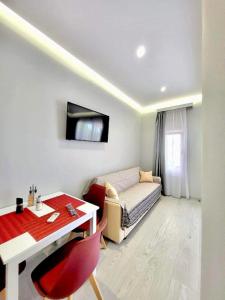 TV a/nebo společenská místnost v ubytování Seremetis Apartments Arillas + 14 fotografií