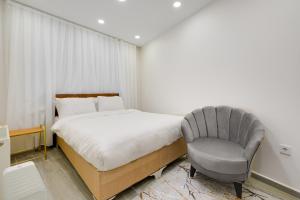 Säng eller sängar i ett rum på Cozy Flat 10 min to Marmaray and Uskudar Coast