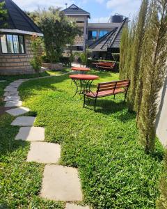 OLENG'OTI GARDENS外面的花园