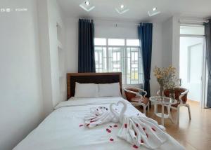 Postel nebo postele na pokoji v ubytování Phuong Vy Hotel