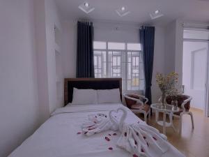 Postel nebo postele na pokoji v ubytování Phuong Vy Hotel