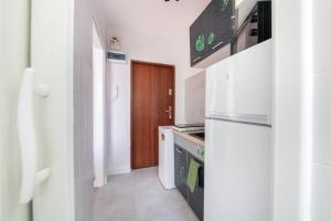 Kuchyňa alebo kuchynka v ubytovaní Hello Apartments Chłopska