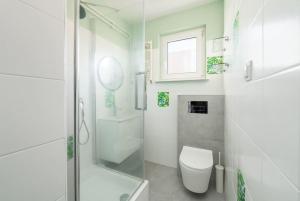 Kúpeľňa v ubytovaní Hello Apartments Chłopska + 6 fotografií