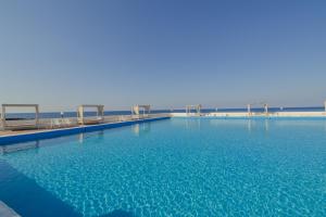 Bazén v ubytovaní Mursia Wellness Hotel alebo v jeho blízkosti