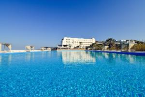 Bazén v ubytovaní Mursia Wellness Hotel alebo v jeho blízkosti