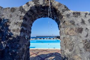 Bazén v ubytovaní Mursia Wellness Hotel alebo v jeho blízkosti