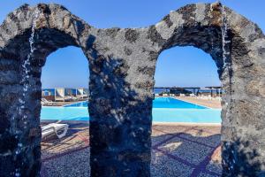 Bazén v ubytovaní Mursia Wellness Hotel alebo v jeho blízkosti