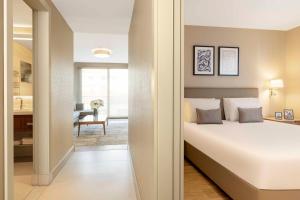 Tzl Suites Hotel Nişantaşı客房内的一张或多张床位