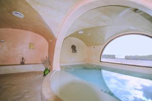Bazén v ubytovaní Mursia Wellness Hotel alebo v jeho blízkosti