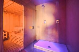 Kúpeľňa v ubytovaní Mursia Wellness Hotel + 37 fotografií