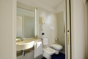 Kúpeľňa v ubytovaní Mursia Wellness Hotel