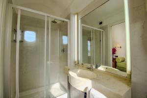 Kúpeľňa v ubytovaní Mursia Wellness Hotel