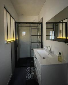 Ένα μπάνιο στο Chambre indépendante proche parcours Loire à Vélo