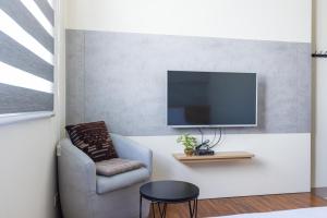 TV a/nebo společenská místnost v ubytování Jialai Homestay