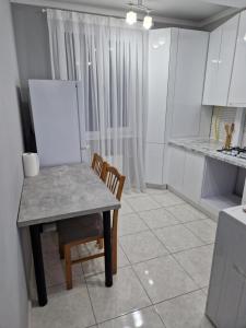 Η κουζίνα ή μικρή κουζίνα στο Apartament cu 2 camere! +1 φωτογραφίες