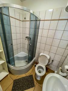 A bathroom at Apartments by Dworek Wrocław