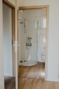 a bathroom with a shower and a toilet at Rowerowe domki 