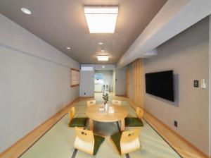 おやど紀伊国屋銀屋町弐館的电视和/或娱乐中心