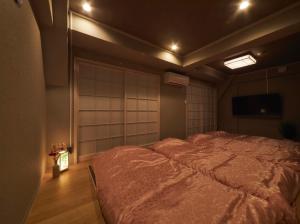 おやど紀伊国屋銀屋町弐館客房内的一张或多张床位