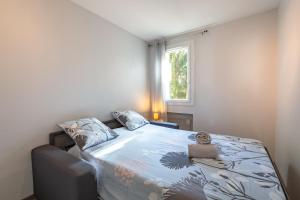 a small bedroom with a bed with a window at L'Évêché - Grand T3 en hyper-centre in Castres