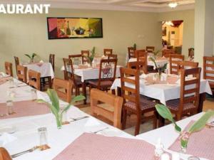Restoranas ar kita vieta pavalgyti apgyvendinimo įstaigoje Roban Hotels Ltd